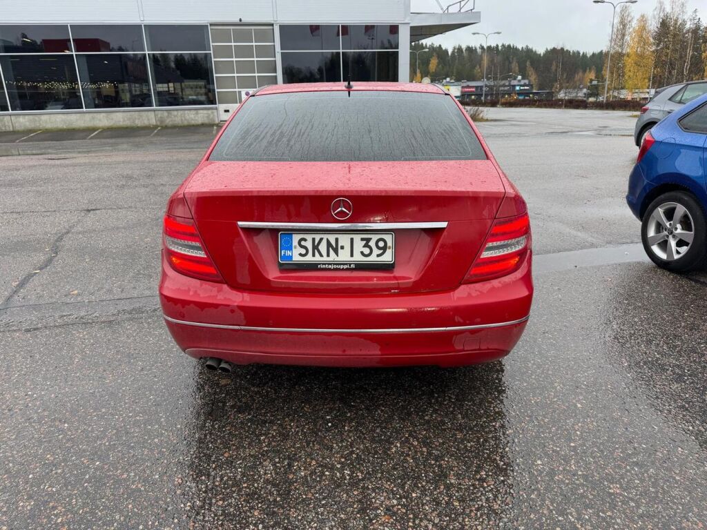 Mercedes-Benz C 2012 Punainen