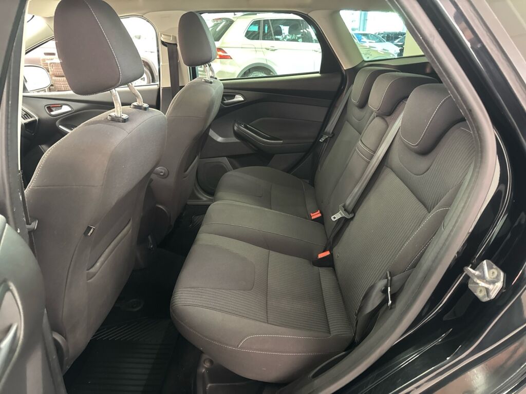 Ford Focus 2012 Musta