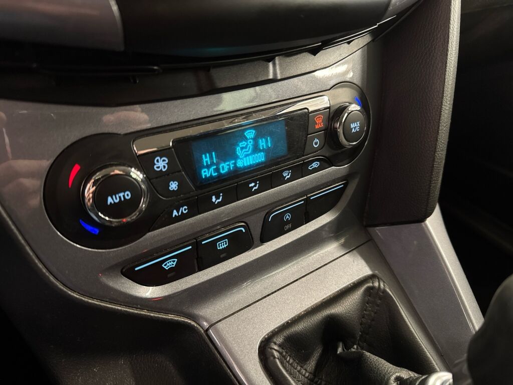 Ford Focus 2012 Musta