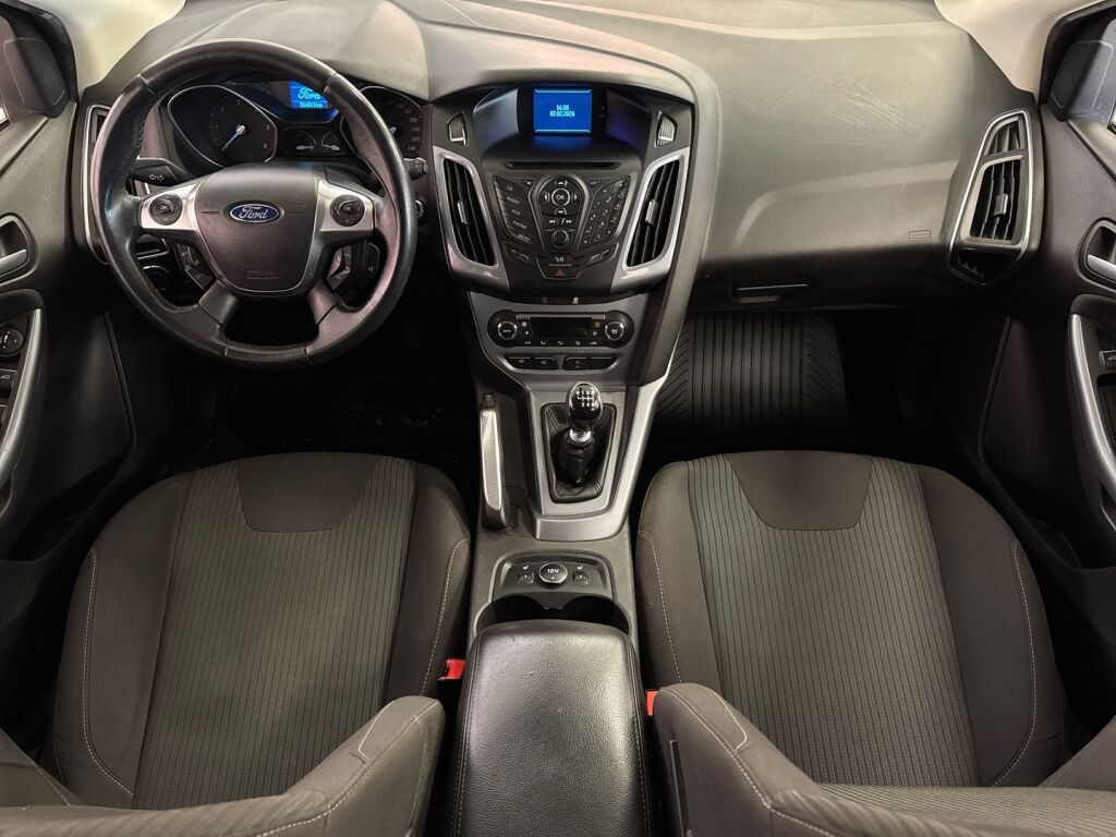 Ford Focus 2012 Musta