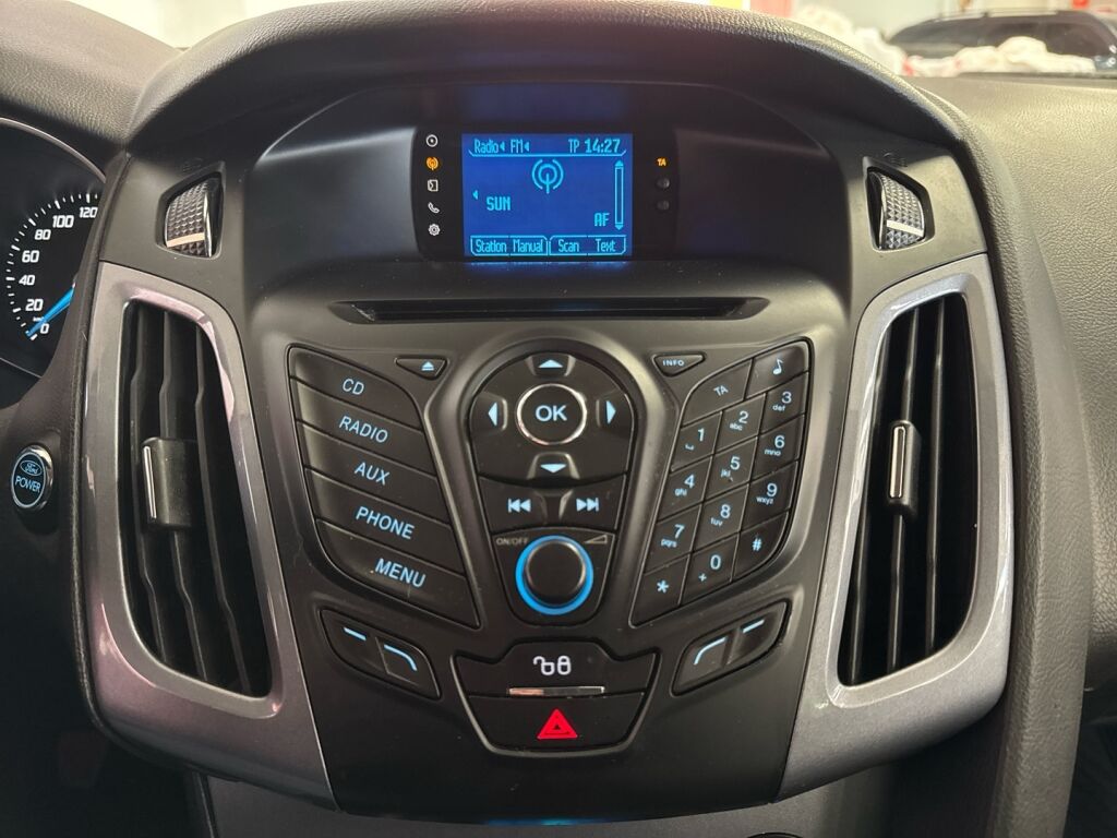 Ford Focus 2012 Musta