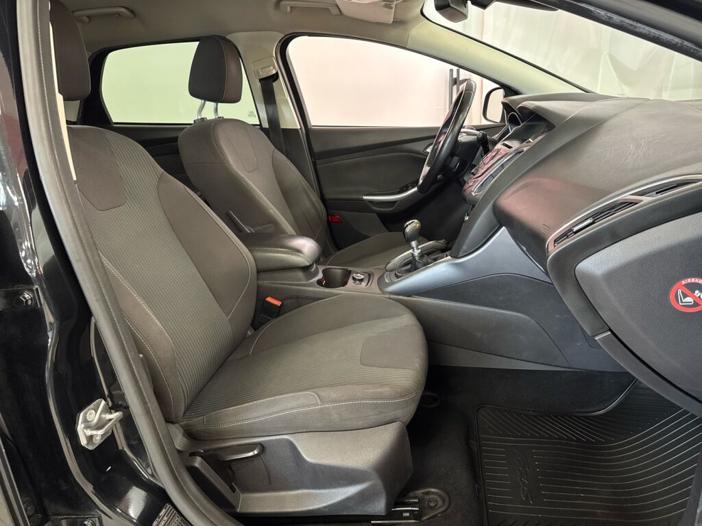 Ford Focus 2012 Musta