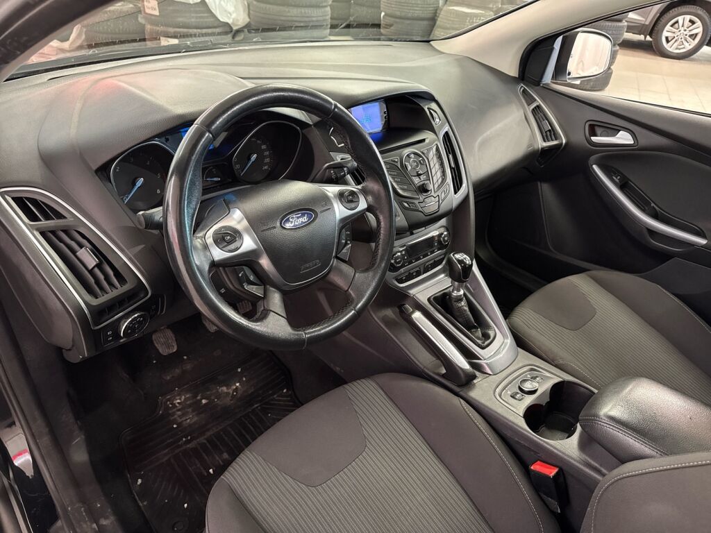 Ford Focus 2012 Musta