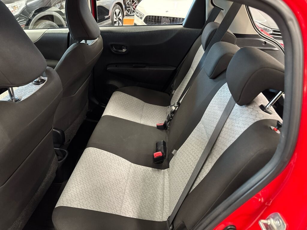 Toyota Yaris 2012 Punainen