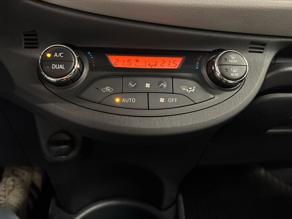 Toyota Yaris 2012 Punainen