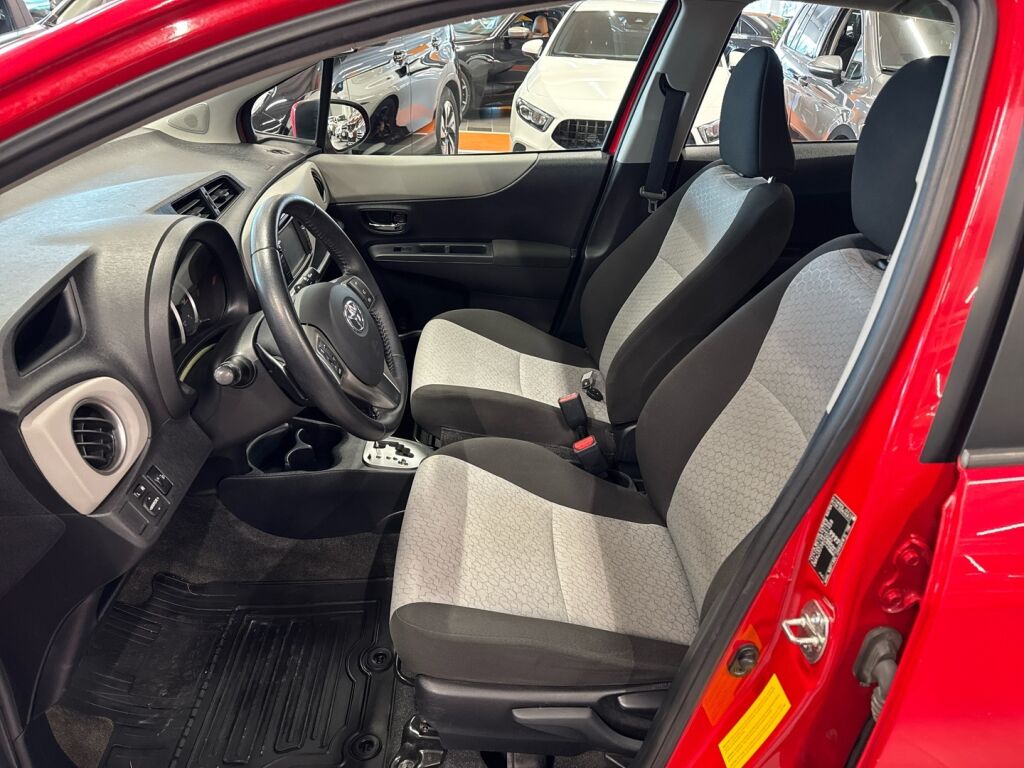 Toyota Yaris 2012 Punainen