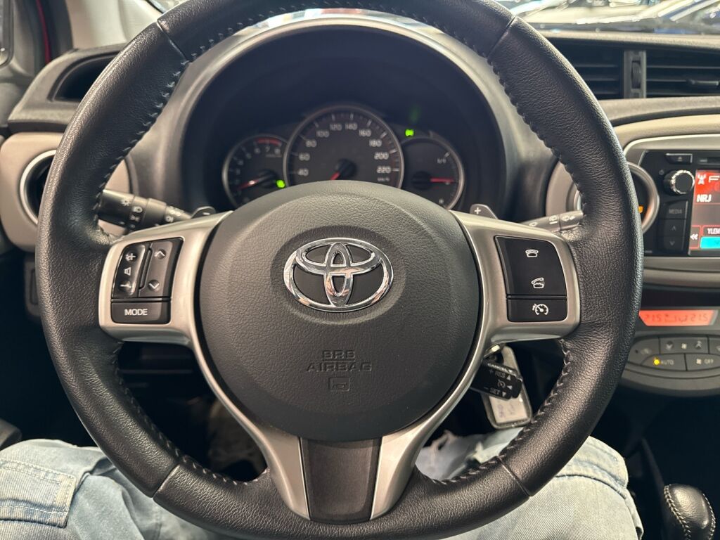 Toyota Yaris 2012 Punainen