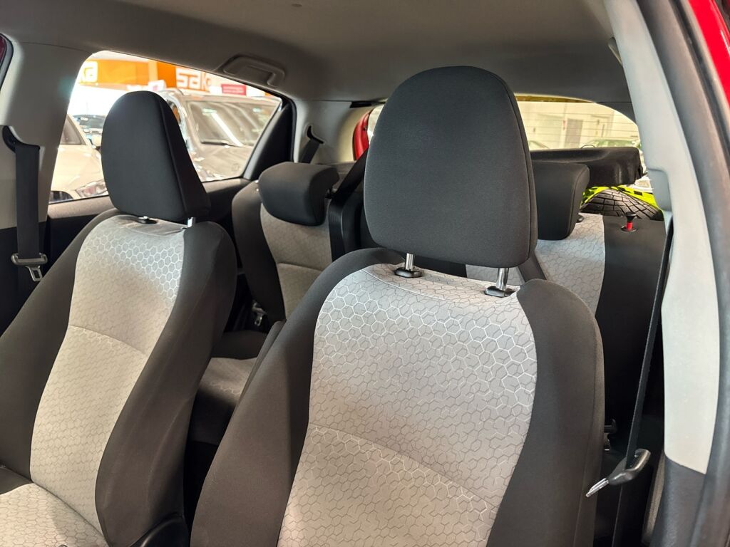 Toyota Yaris 2012 Punainen