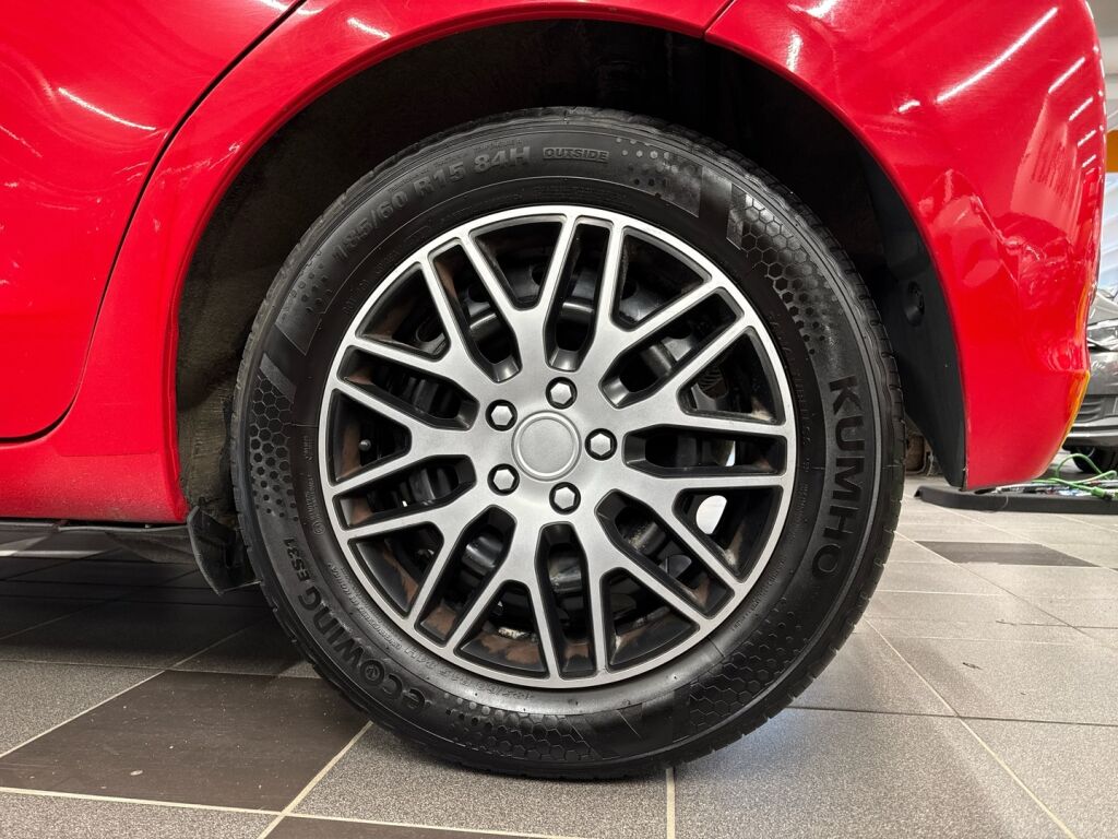 Toyota Yaris 2012 Punainen