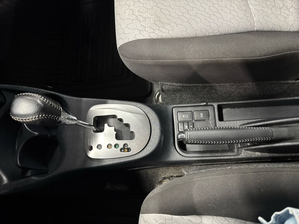 Toyota Yaris 2012 Punainen
