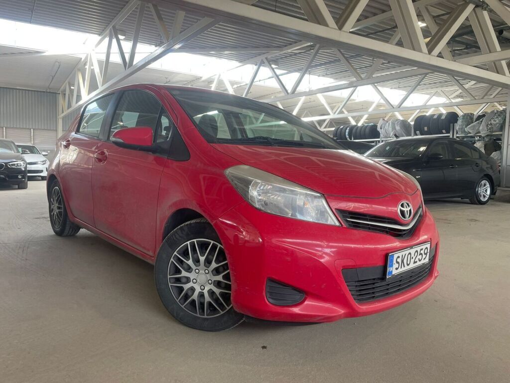 Toyota Yaris 2012 Punainen