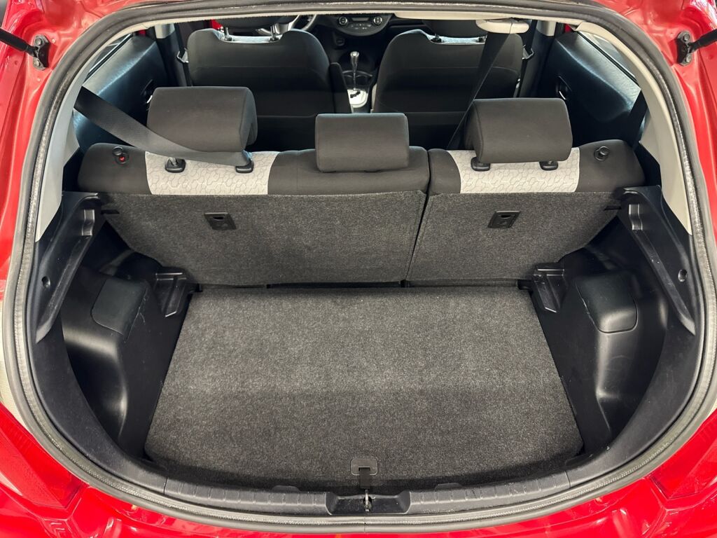 Toyota Yaris 2012 Punainen
