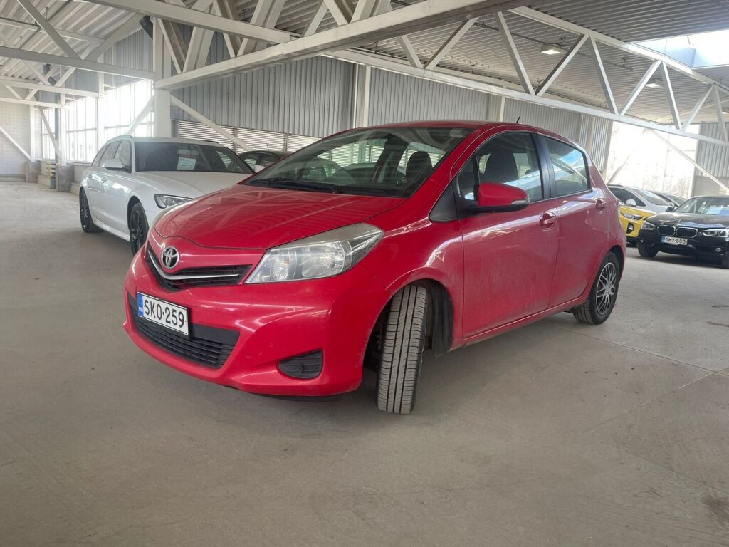 Toyota Yaris 2012 Punainen
