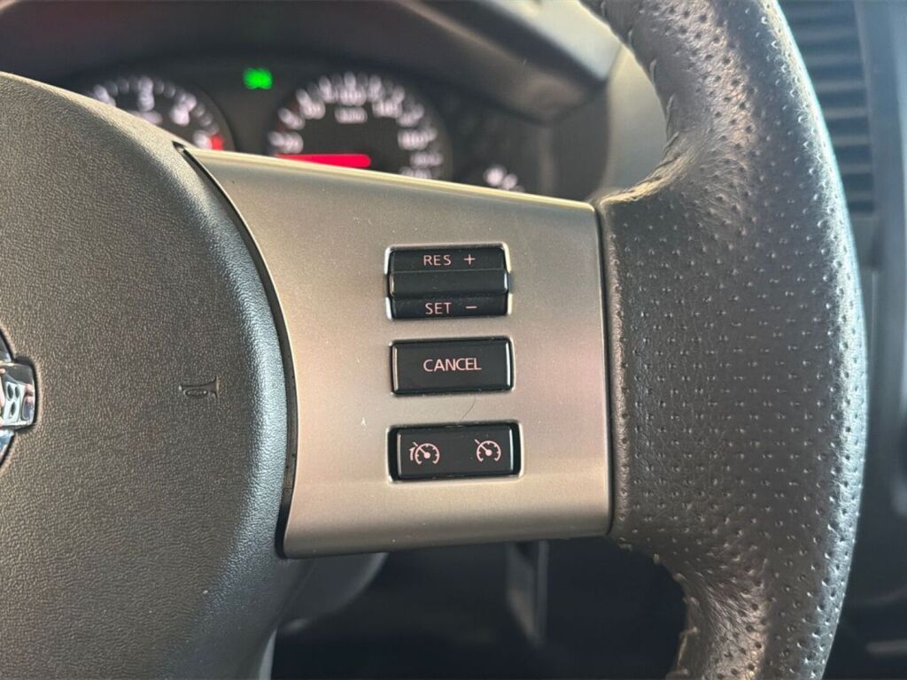Nissan Navara 2012 Harmaa