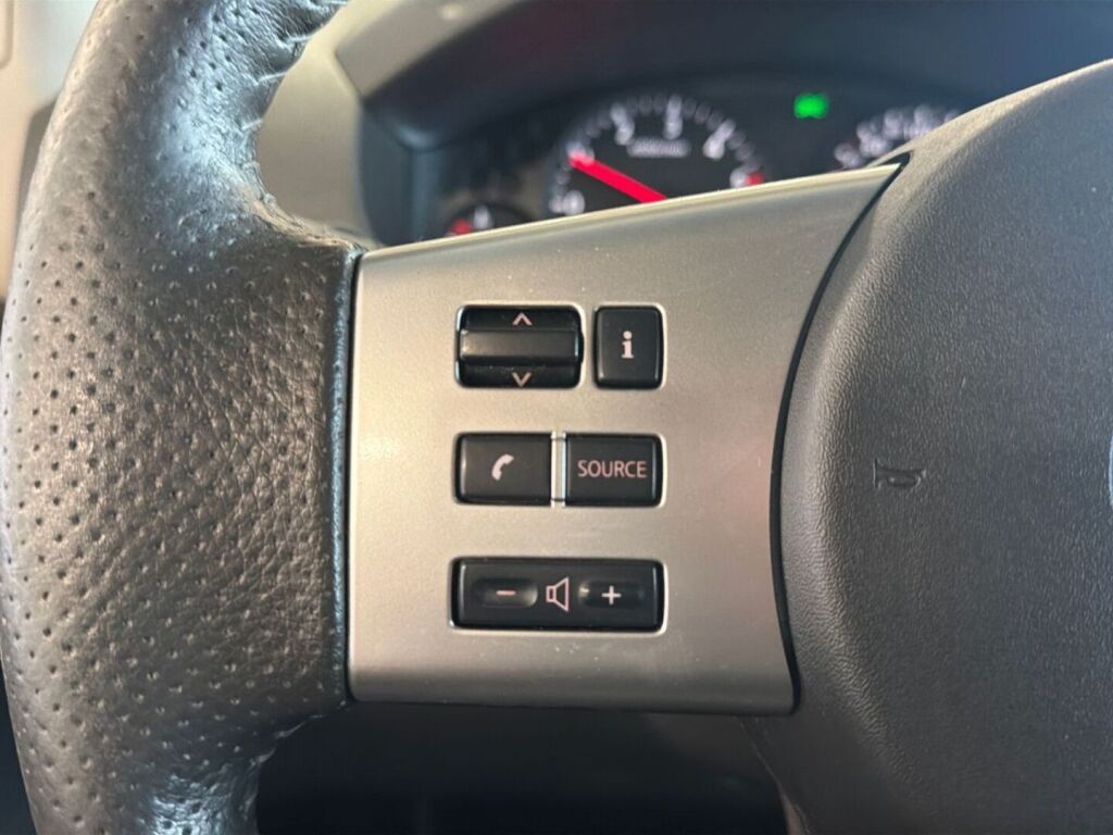 Nissan Navara 2012 Harmaa