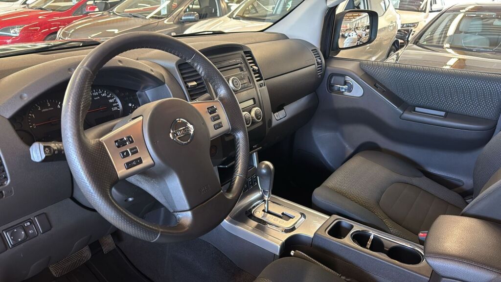 Nissan Navara 2012 Harmaa