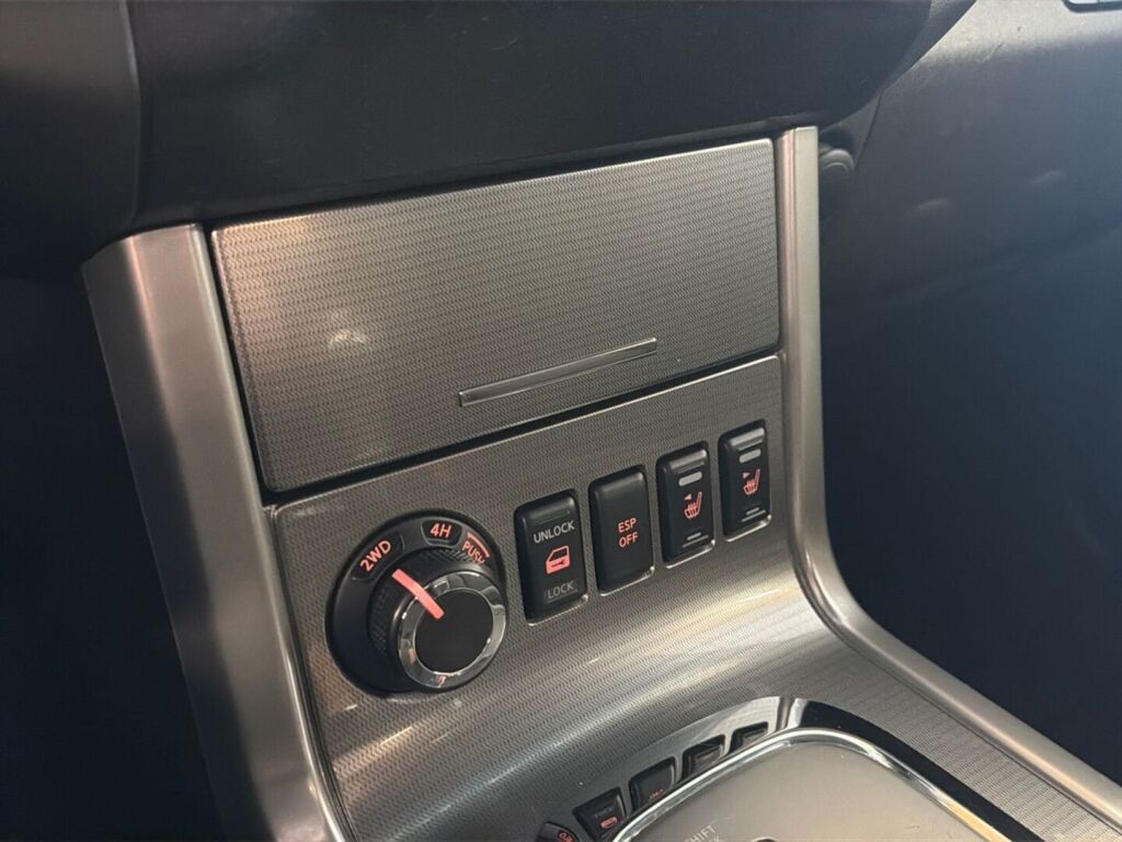 Nissan Navara 2012 Harmaa