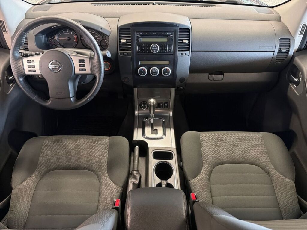 Nissan Navara 2012 Harmaa