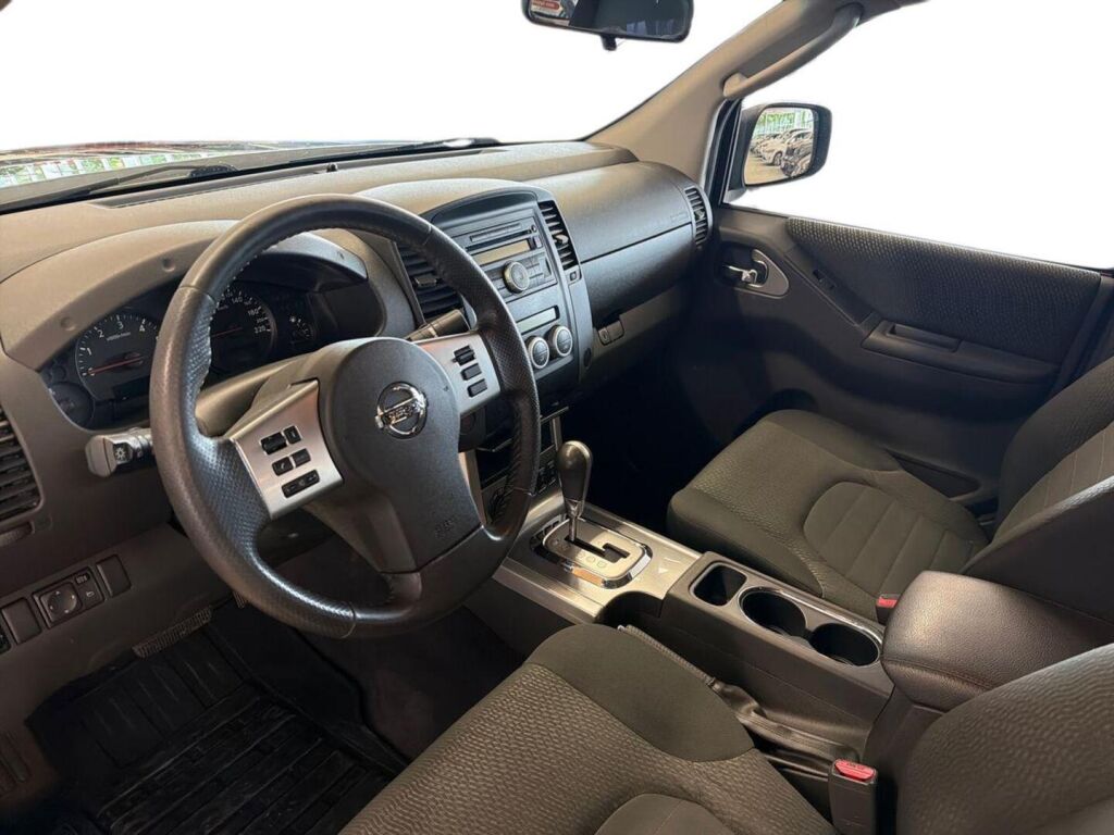 Nissan Navara 2012 Harmaa