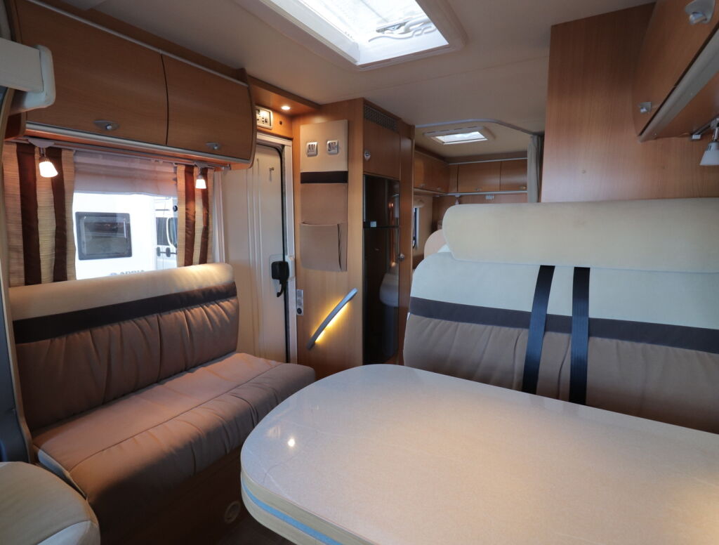 Bürstner Nexxo 660 2012 Ruskea (beige)