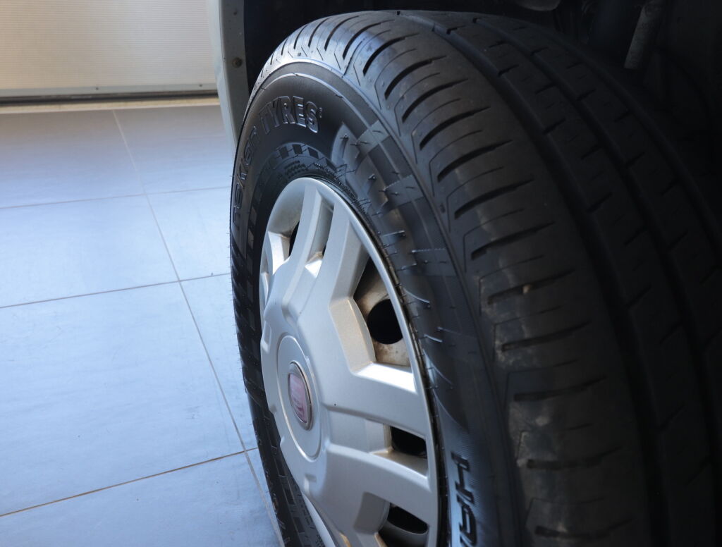 Bürstner Nexxo 660 2012 Ruskea (beige)