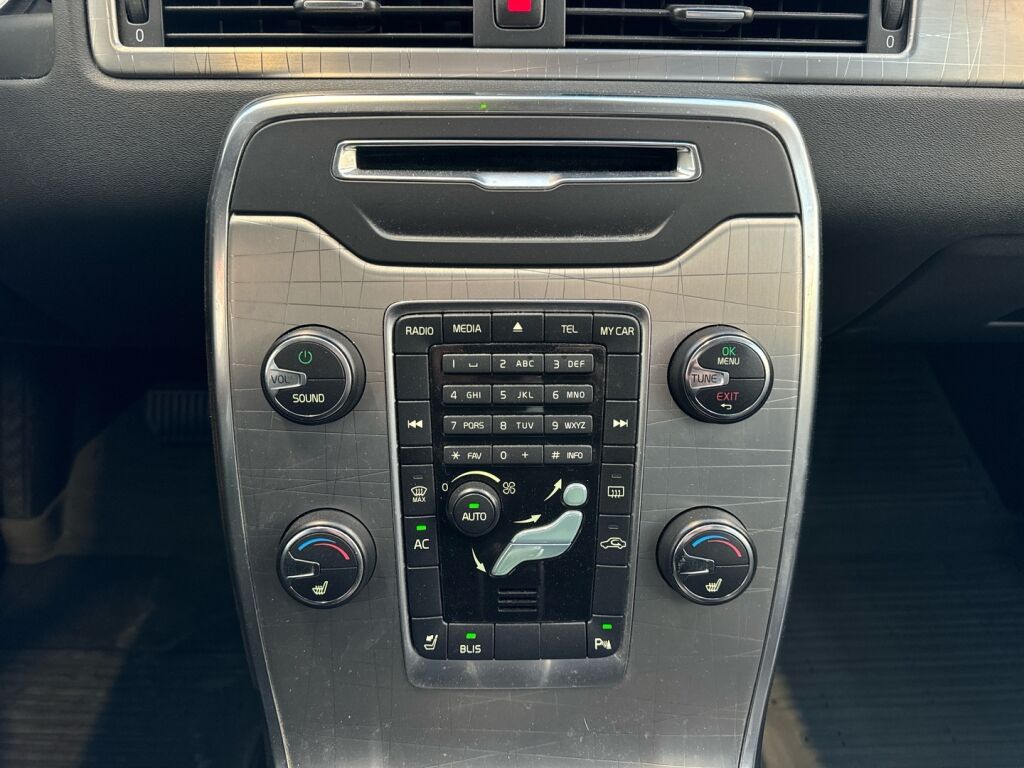 Volvo V70 2012 Ruskea (beige)