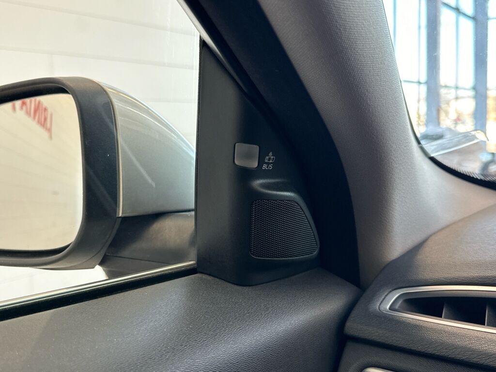 Volvo V70 2012 Ruskea (beige)