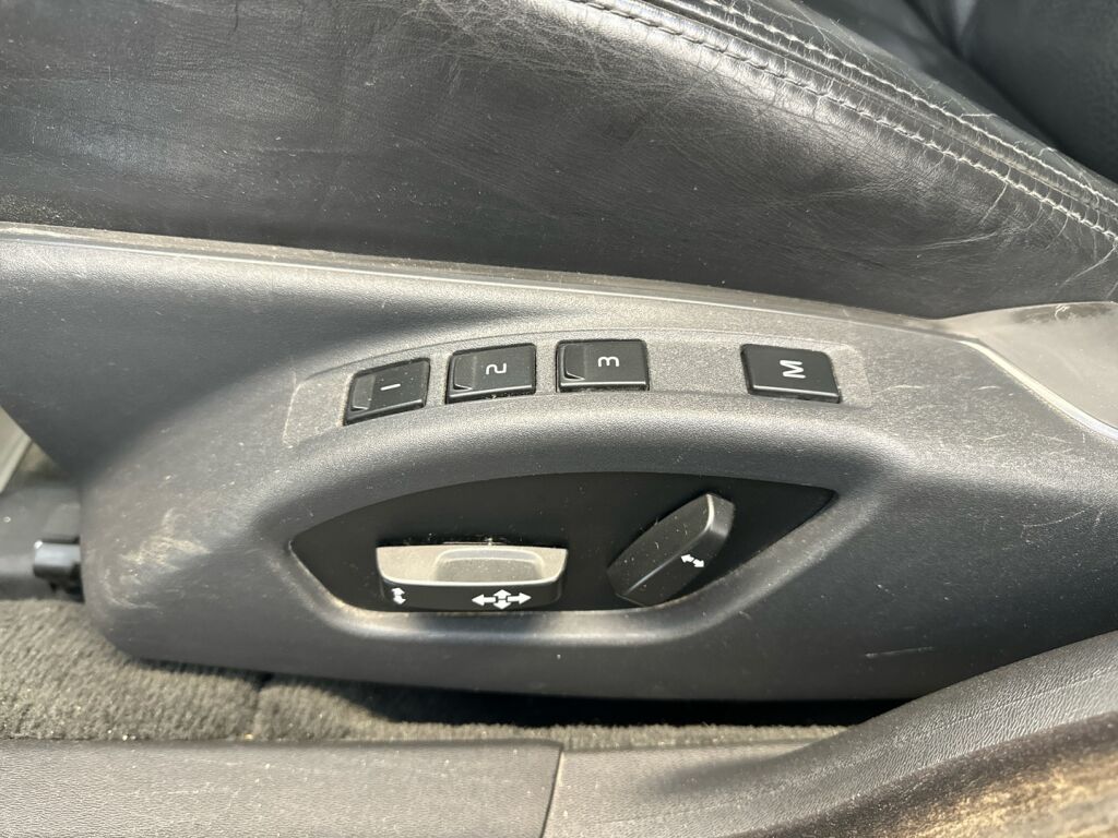 Volvo V70 2012 Ruskea (beige)