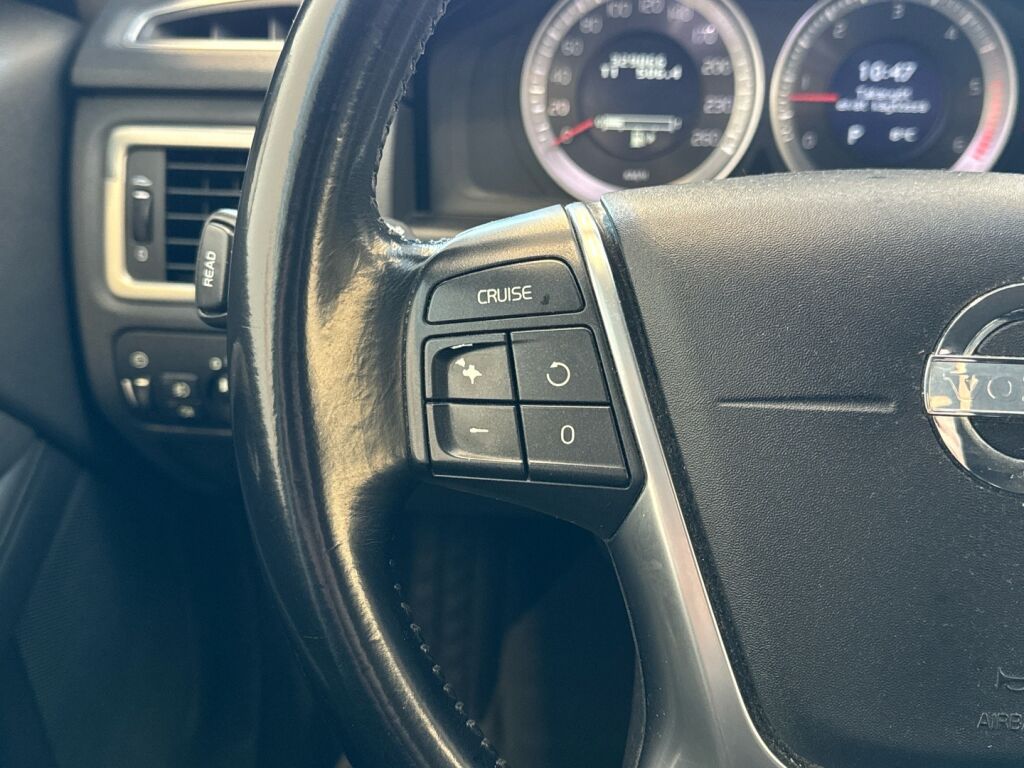 Volvo V70 2012 Ruskea (beige)