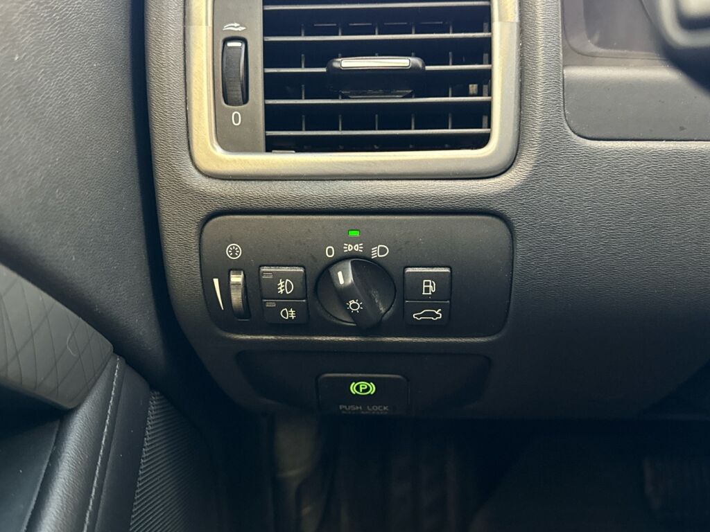 Volvo V70 2012 Ruskea (beige)