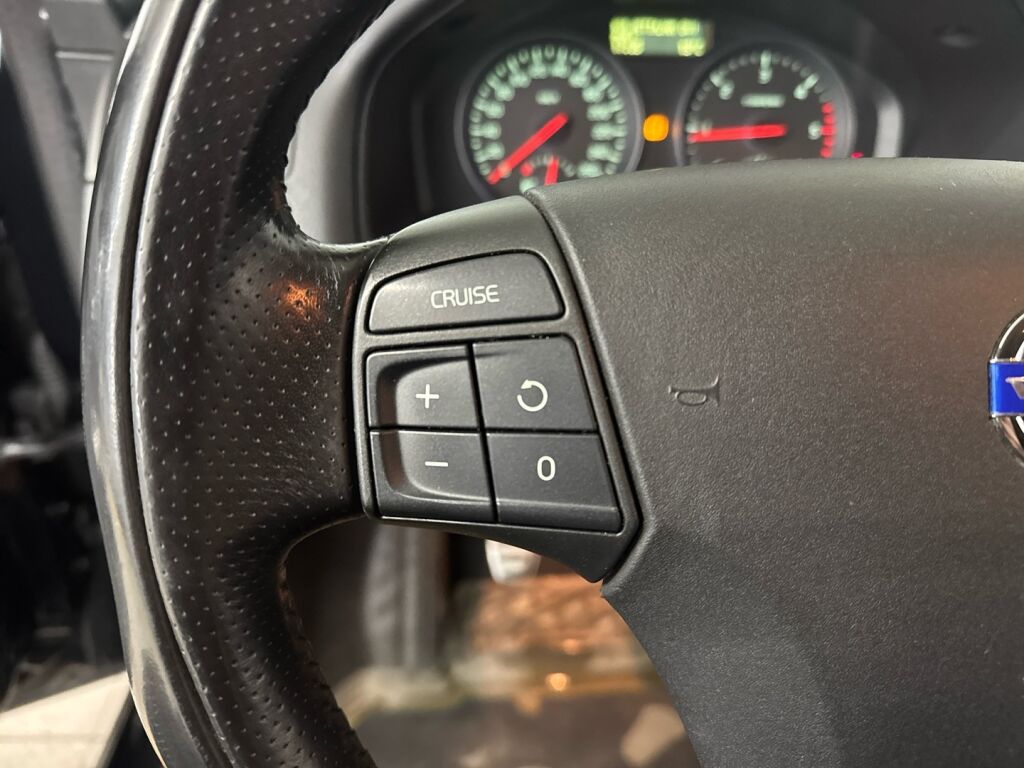 Volvo V50 2012 Musta