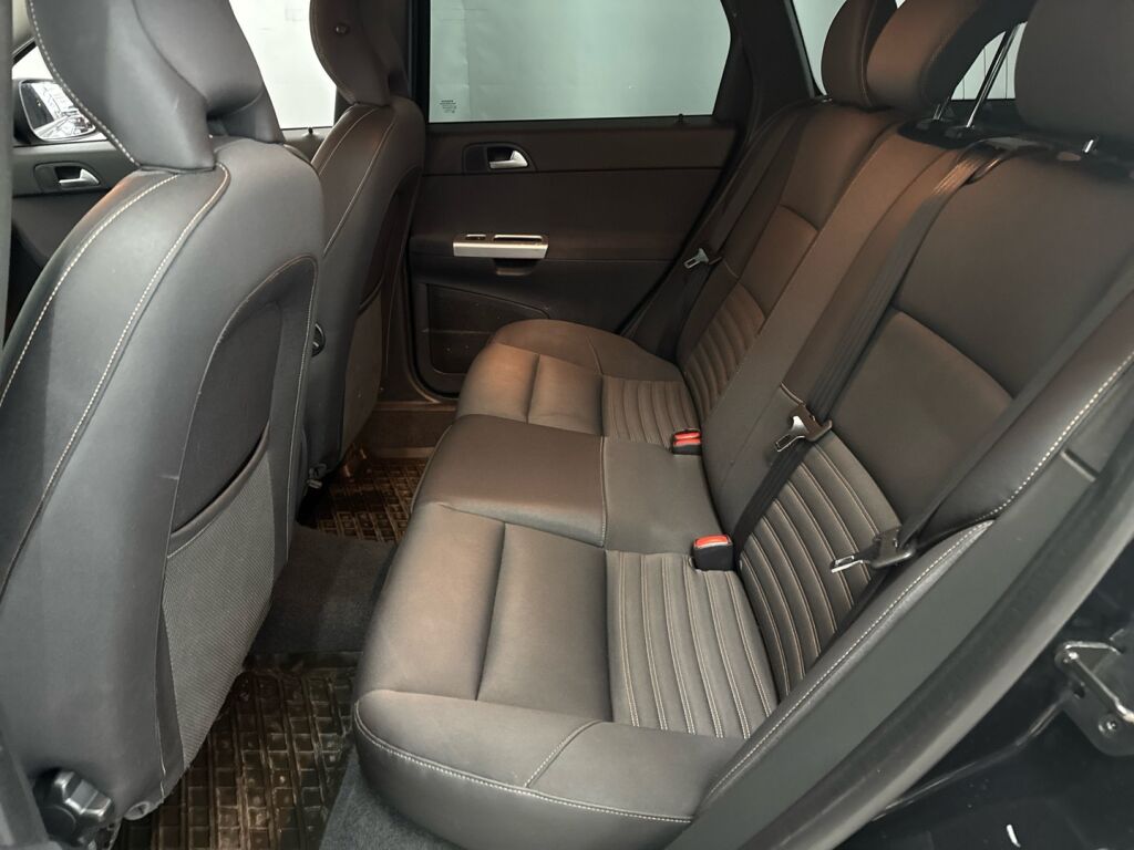 Volvo V50 2012 Musta