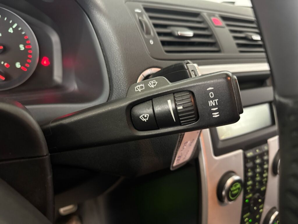 Volvo V50 2012 Musta