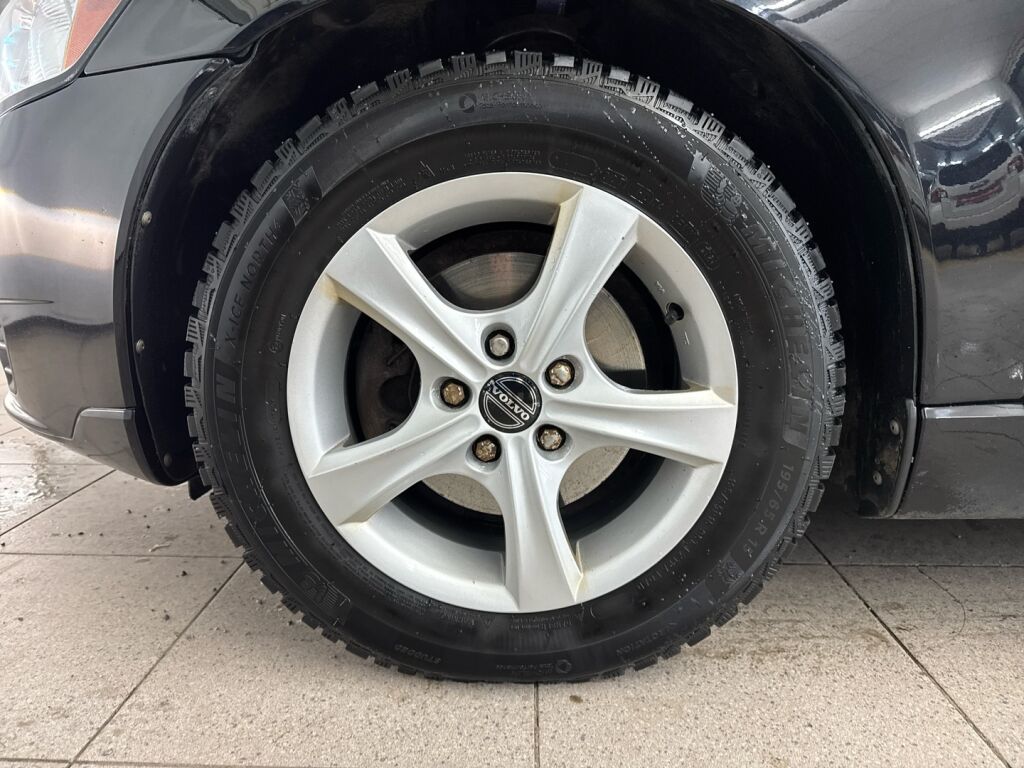 Volvo V50 2012 Musta