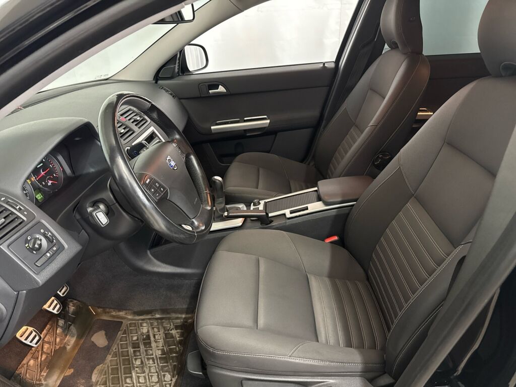Volvo V50 2012 Musta