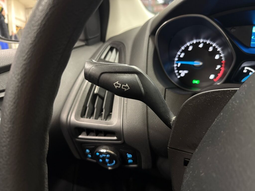 Ford Focus 2012 Musta