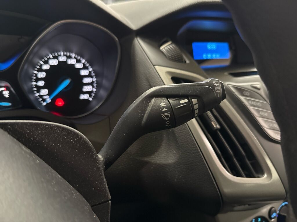 Ford Focus 2012 Musta