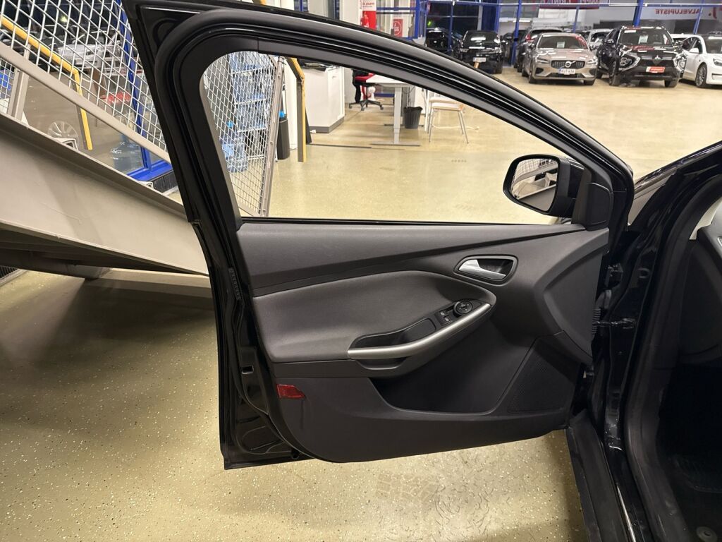 Ford Focus 2012 Musta