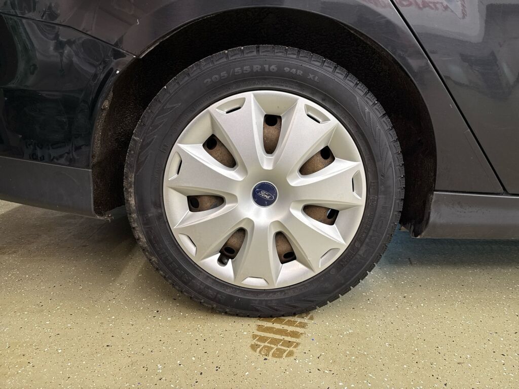 Ford Focus 2012 Musta