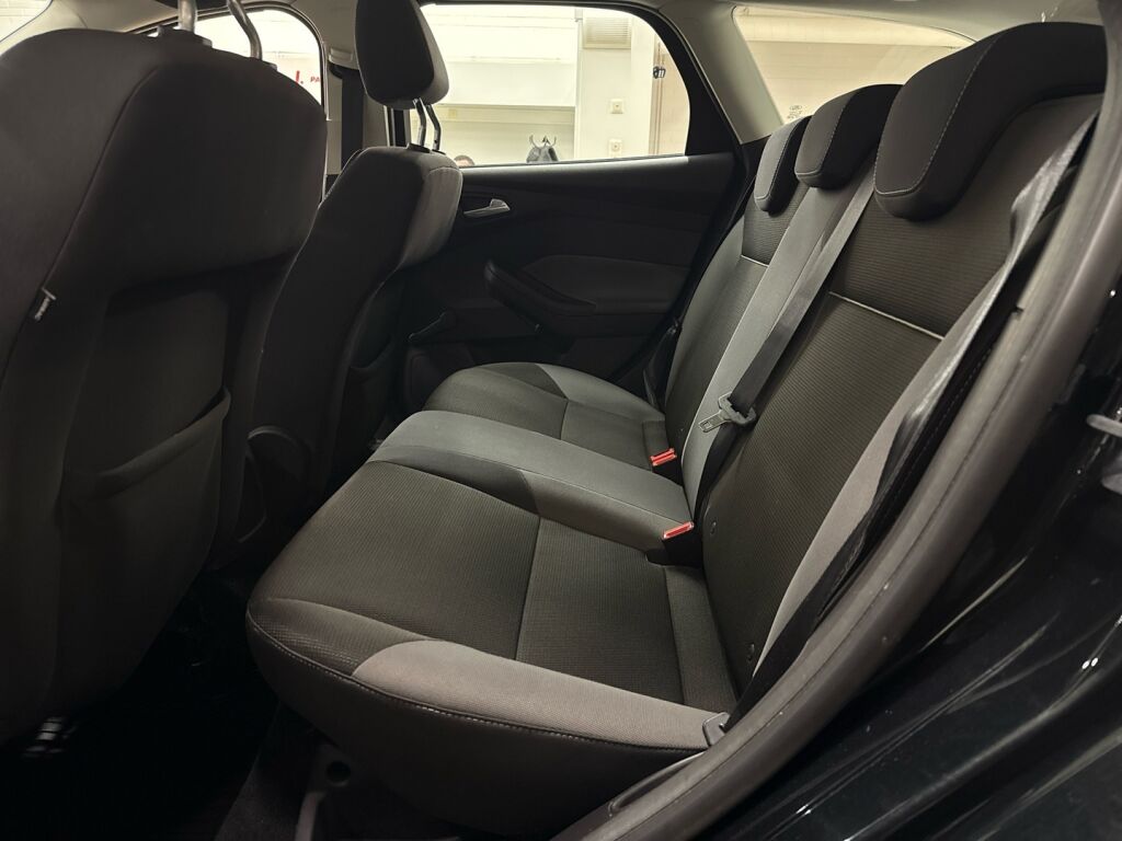 Ford Focus 2012 Musta