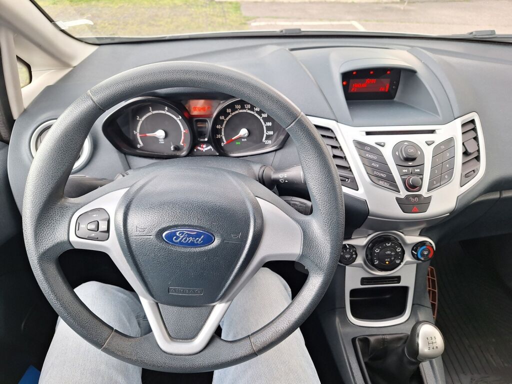 Ford Fiesta 2012 Harmaa