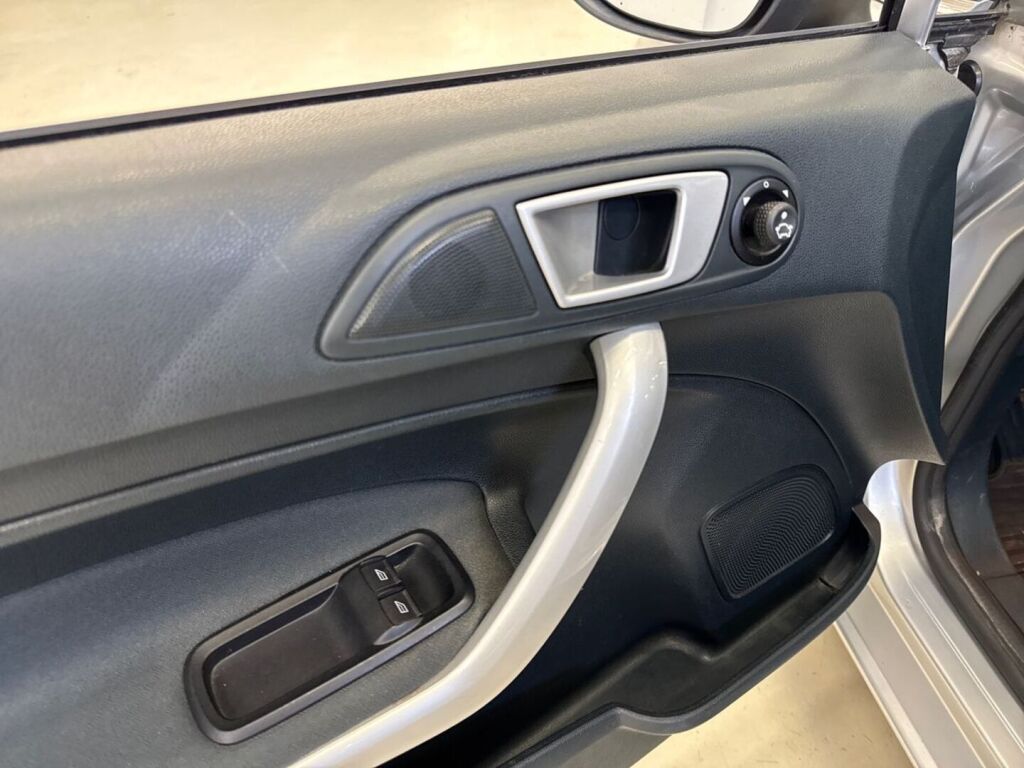 Ford Fiesta 2012 Harmaa