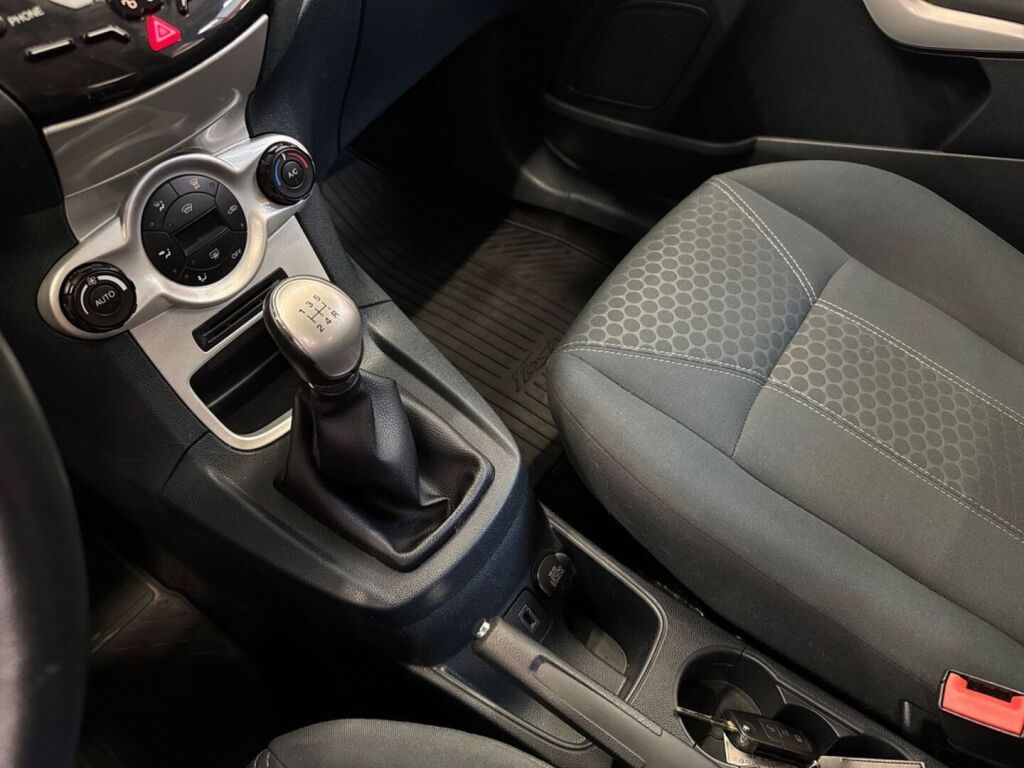 Ford Fiesta 2012 Harmaa