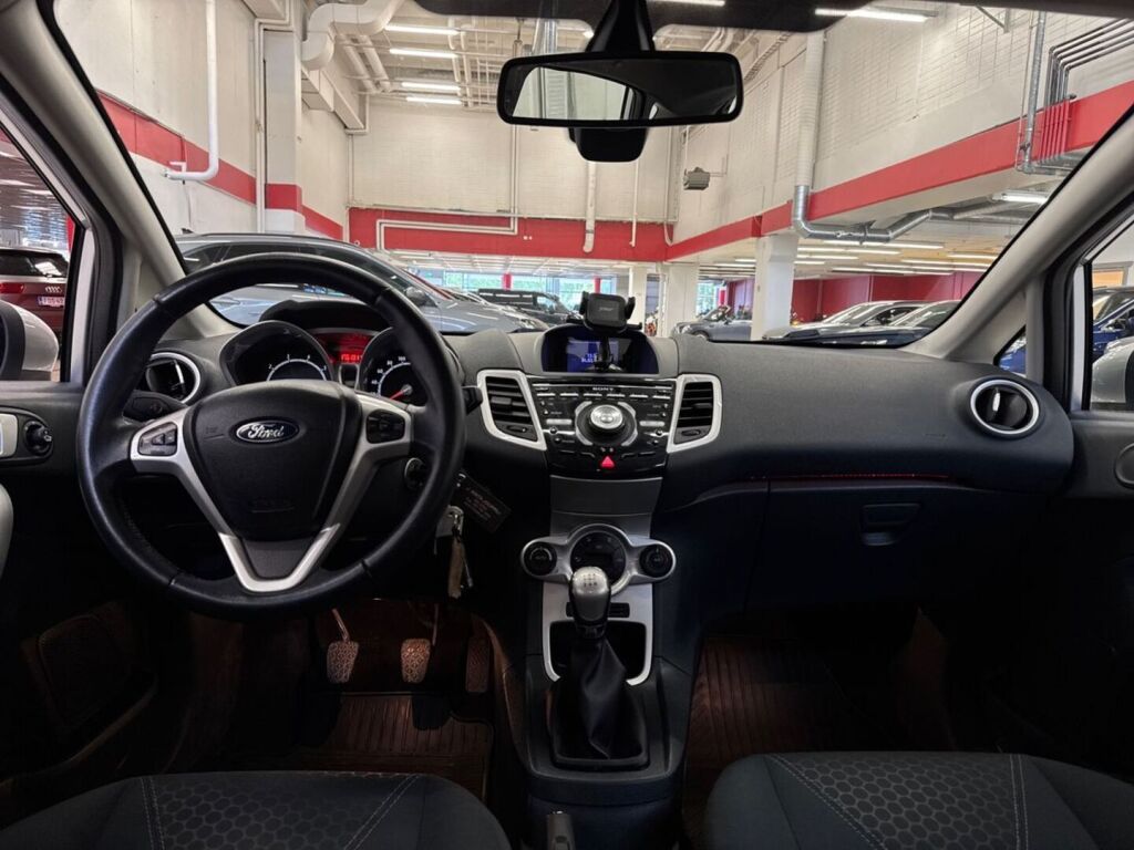 Ford Fiesta 2012 Harmaa