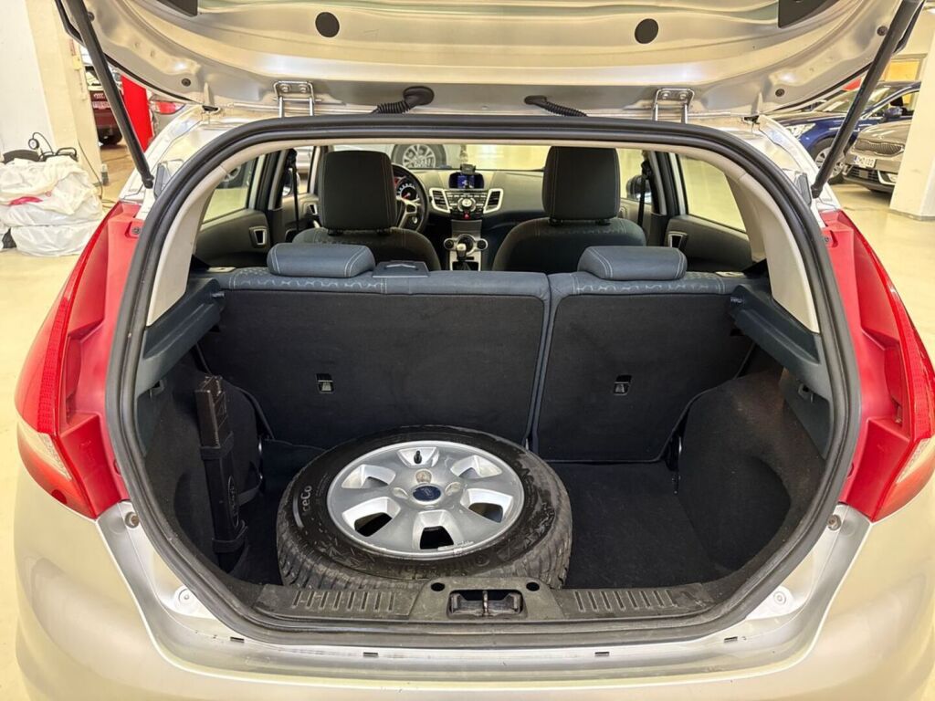 Ford Fiesta 2012 Harmaa