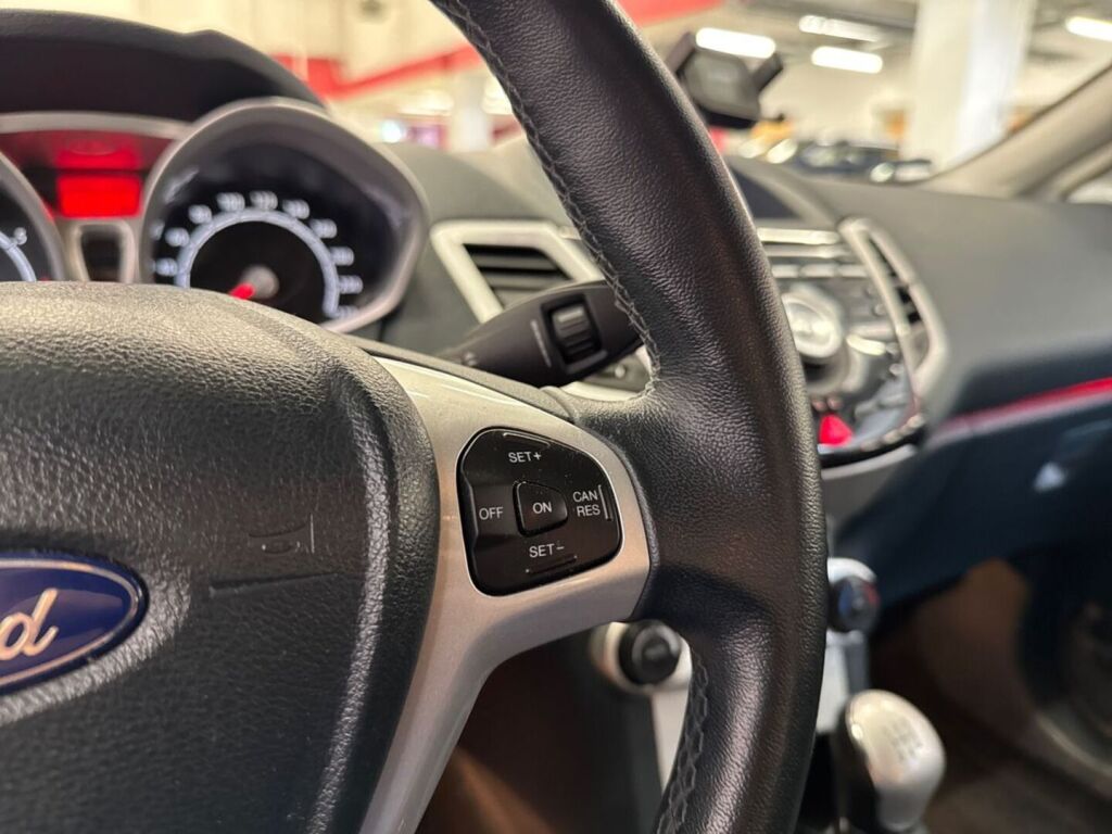 Ford Fiesta 2012 Harmaa
