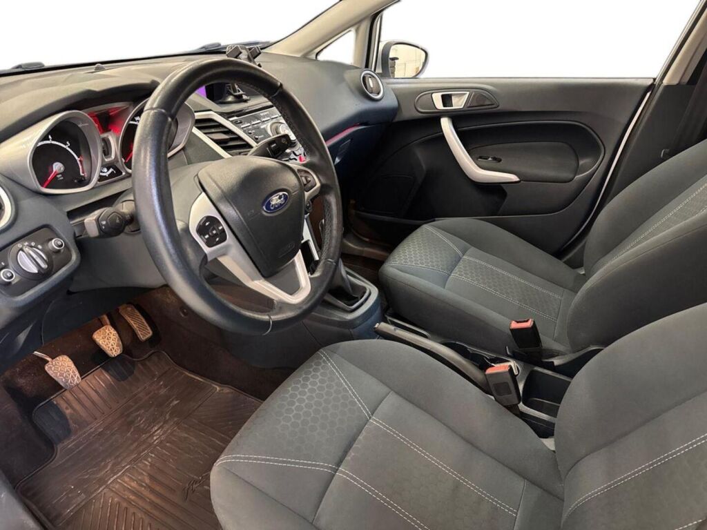 Ford Fiesta 2012 Harmaa