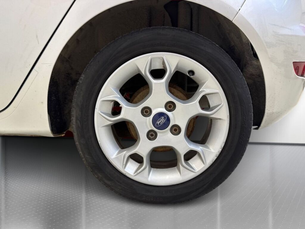 Ford Fiesta 2012 Harmaa