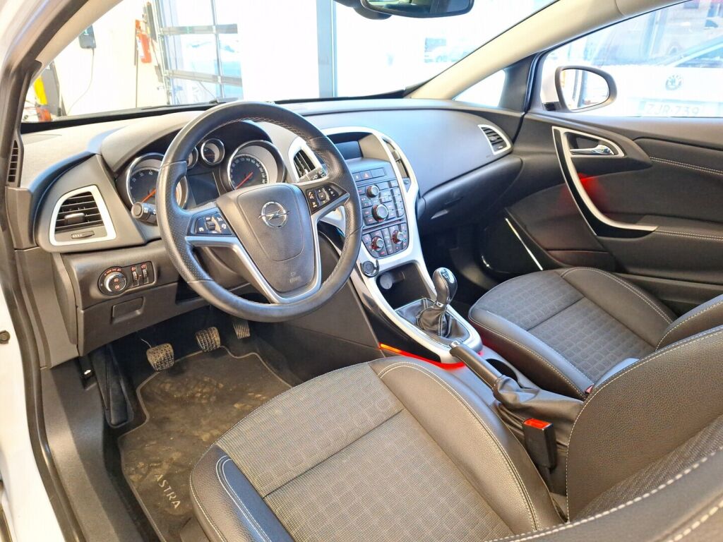Opel Astra 2014 Valkoinen