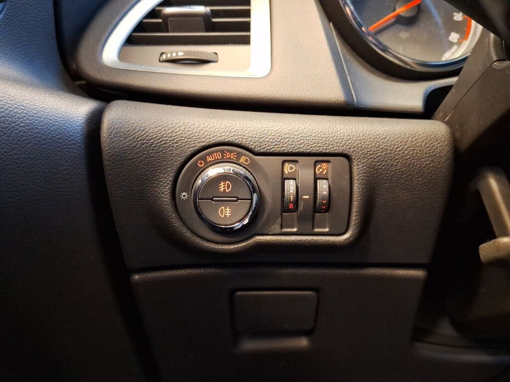 Opel Astra 2014 Valkoinen